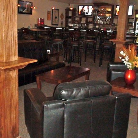 Price Pointe Inn Waukesha Bagian luar foto
