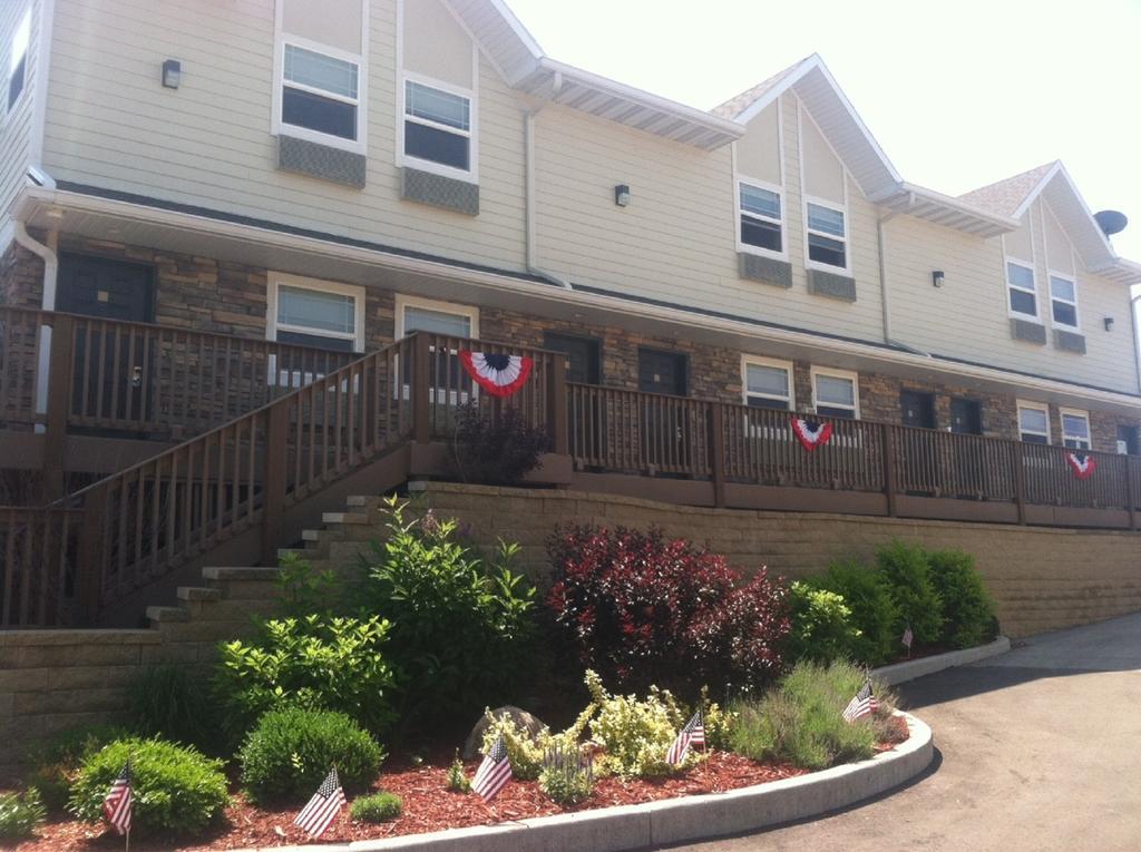 Price Pointe Inn Waukesha Bagian luar foto