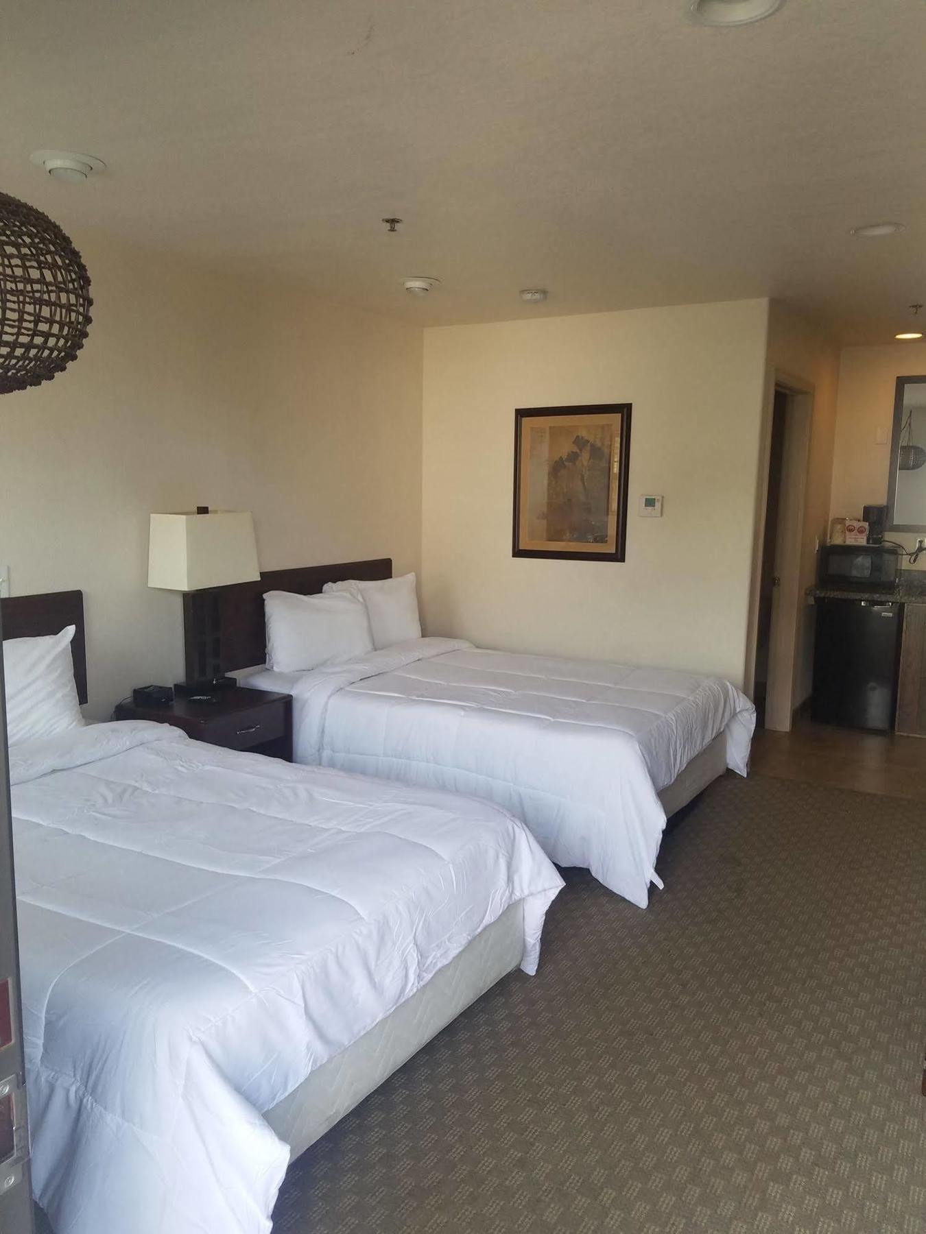 Price Pointe Inn Waukesha Bagian luar foto