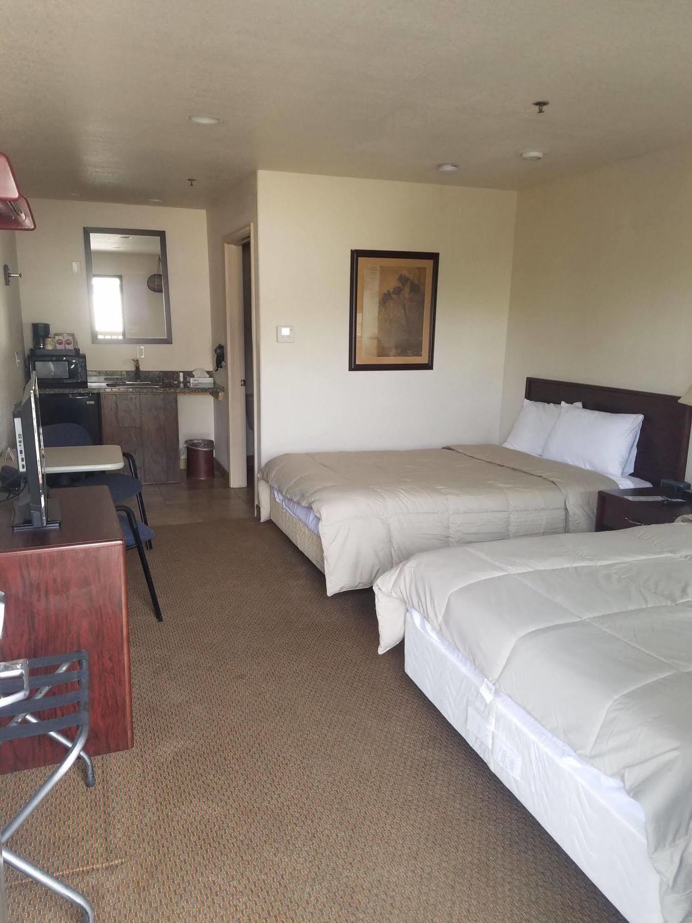 Price Pointe Inn Waukesha Bagian luar foto